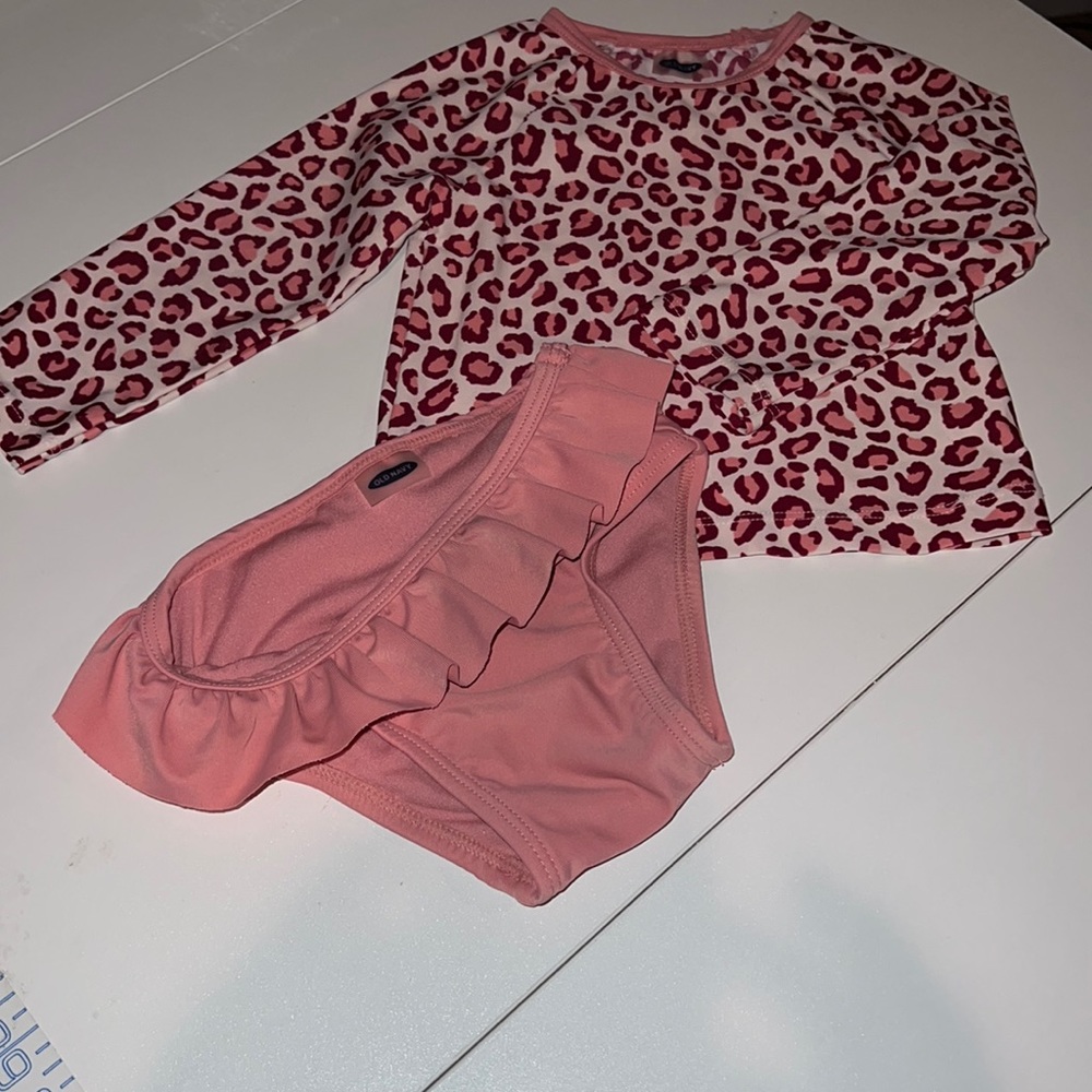 Old Navy Pink Leopard 2-Piece Rashguard Swim Set